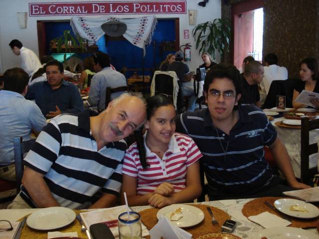tio%20Emilio%2C%20cousin%20Paola%20and%20Andres